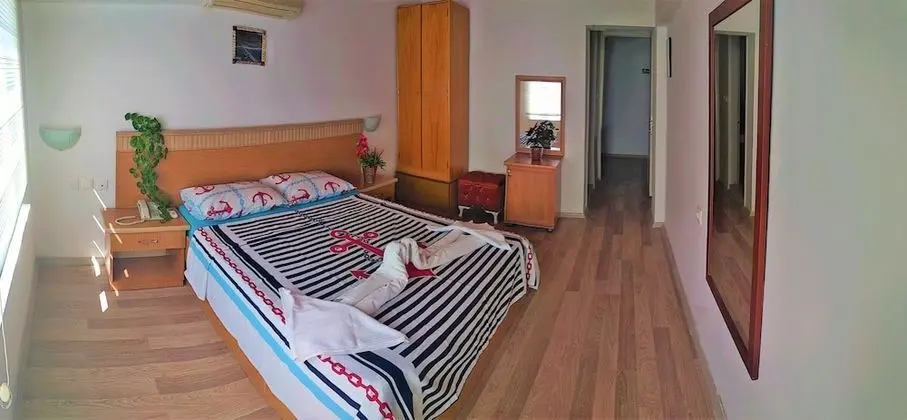 Deluxe Tek Büyük Yataklı Oda, 1 Çift Kişilik Yatak, Balkon, Kısmi Deniz Manzaralı