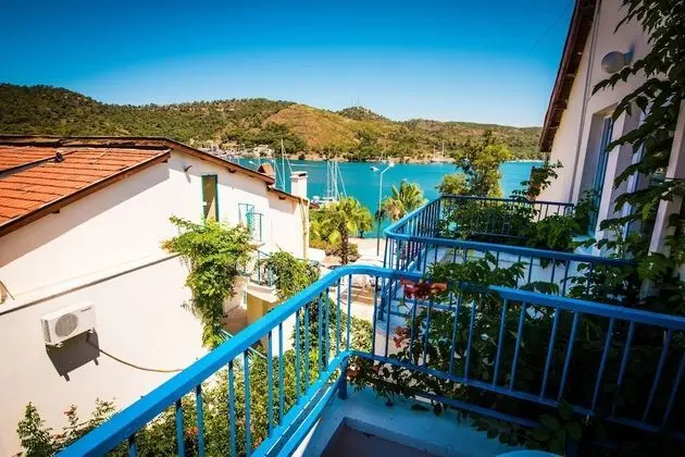 Deluxe Tek Büyük Yataklı Oda, 1 Çift Kişilik Yatak, Balkon, Kısmi Deniz Manzaralı