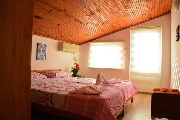 Standard Tek Büyük veya İki Ayrı Yataklı Oda, Balkon, Kısmi Deniz Manzaralı