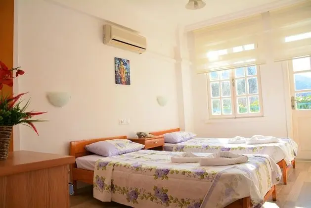 Standard Tek Büyük veya İki Ayrı Yataklı Oda, Balkon, Kısmi Deniz Manzaralı