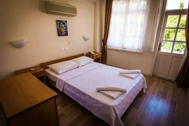 Standard Tek Büyük veya İki Ayrı Yataklı Oda, Balkon, Kısmi Deniz Manzaralı
