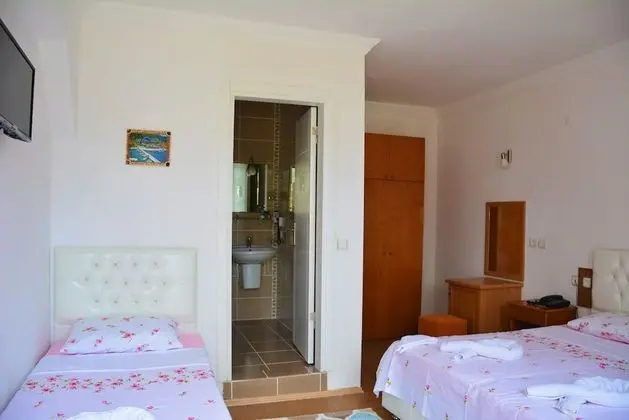 Standard Üç Kişilik Oda, Deniz Manzaralı, Avlu