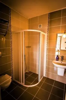 Standard Üç Kişilik Oda, Deniz Manzaralı, Avlu