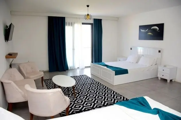 Geniş Deluxe Oda, Havuz Manzaralı, Balkonlu