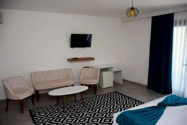 Geniş Deluxe Oda, Havuz Manzaralı, Balkonlu