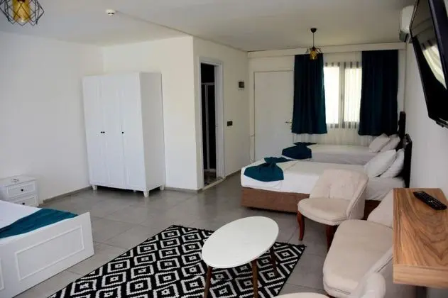 Geniş Deluxe Oda, Havuz Manzaralı, Balkonlu