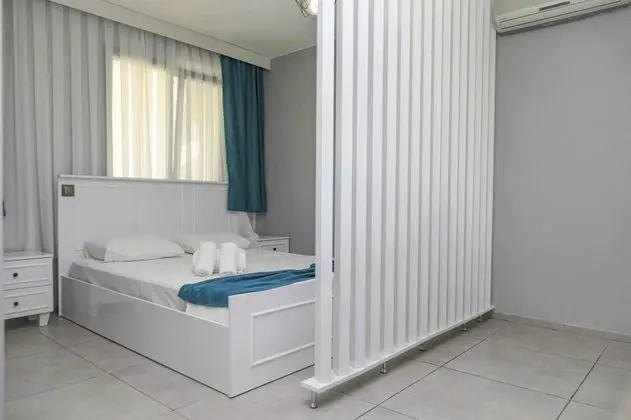 Superior Oda, Havuz Manzaralı, Balkonlu