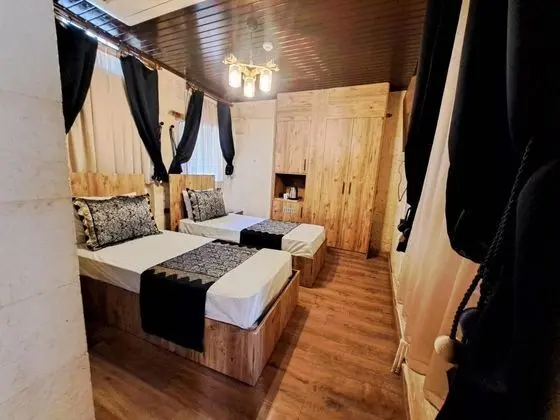 Çift Kişilik, 1. Kat