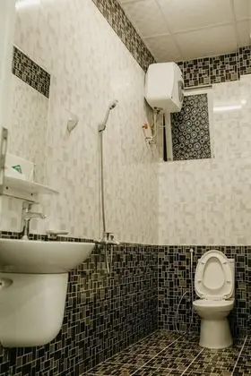 Dört Kişilik Oda, Ortak Banyo
