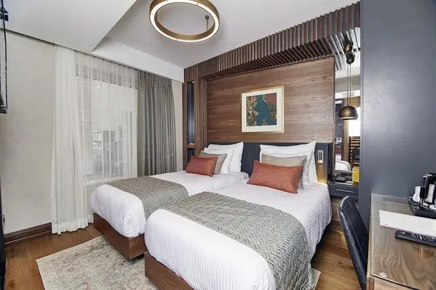 Family Room, Connecting Rooms