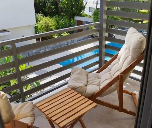 Comfort Oda, Deniz ve Havuz Manzaralı, Balkonlu