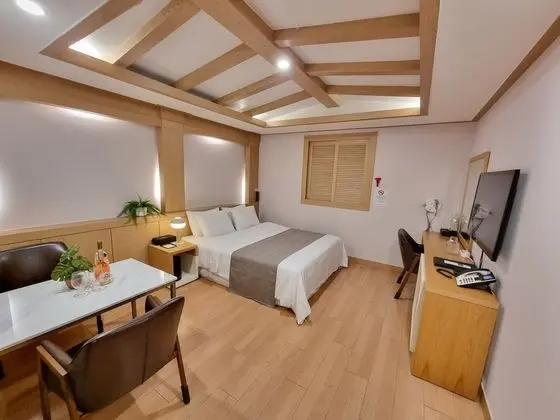 Deluxe Tek Büyük Yataklı Oda