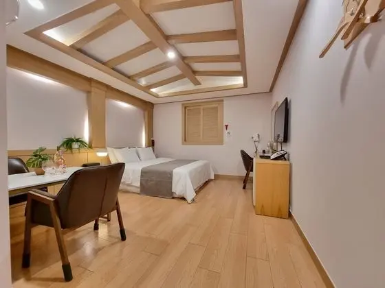 Deluxe Tek Büyük Yataklı Oda