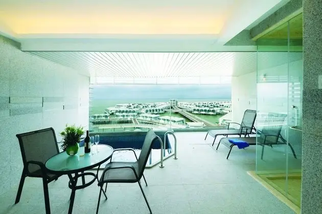 Sky Pool Villa (Tower Block)