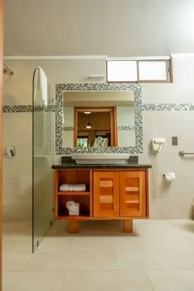 Comfort Oda, 2 Büyük (Queen) Boy Yatak, Küçük Mutfak
