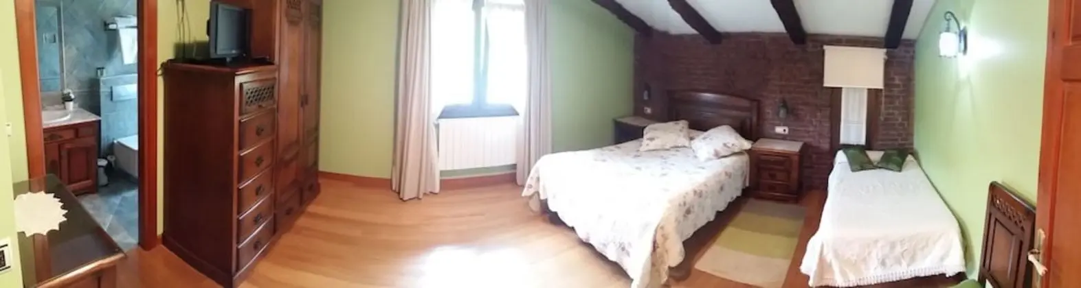 Tek Büyük veya İki Ayrı Yataklı Oda, Balkon