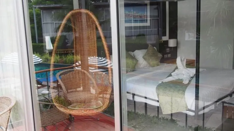 Deluxe poolside