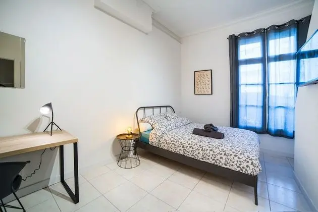 City Tek Büyük Yataklı Oda, Ortak Banyo (LGC habitat chambre 1)