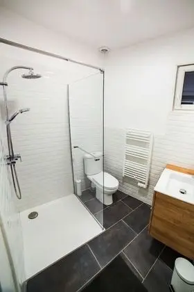 City Tek Büyük Yataklı Oda, Ortak Banyo (LGC habitat chambre 1)