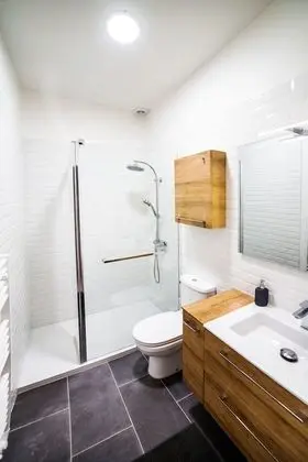 City Tek Büyük Yataklı Oda, Ortak Banyo (LGC habitat chambre 2)
