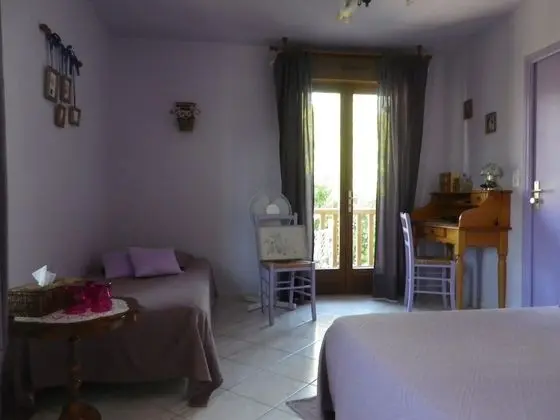 Üç Kişilik Oda, Sigara İçilmez (Lilas)