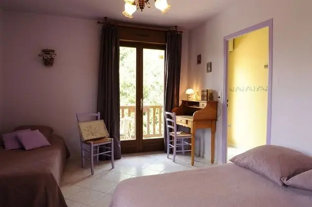 Üç Kişilik Oda, Sigara İçilmez (Lilas)