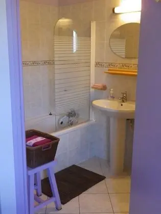 Üç Kişilik Oda, Sigara İçilmez (Lilas)