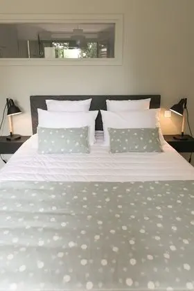 Comfort Tek Büyük Yataklı Oda, 1 Büyük (Queen) Boy Yatak, Teras, Göl Manzaralı (Div)