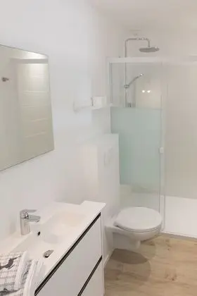 Comfort Tek Büyük Yataklı Oda, 1 Büyük (Queen) Boy Yatak, Teras, Göl Manzaralı (Div)