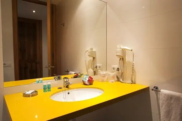 Standard Tek Büyük veya İki Ayrı Yataklı Oda, Şehir Manzaralı