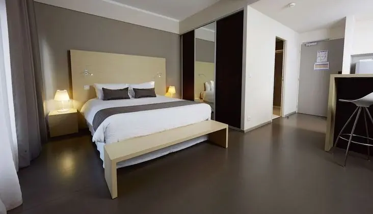 Premium Tek Büyük Yataklı Oda