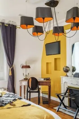 Deluxe Tek Büyük Yataklı Oda (Louis Vuitton)