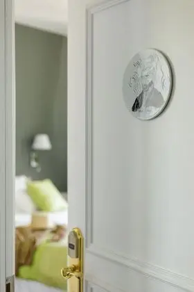 Deluxe Tek Büyük Yataklı Oda (Van Gogh)