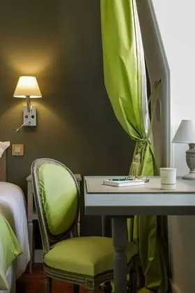 Deluxe Tek Büyük Yataklı Oda (Van Gogh)