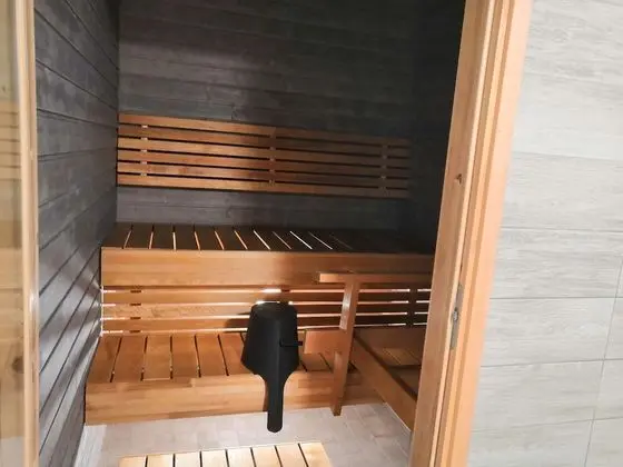 Tek Büyük Yataklı Oda, Sauna