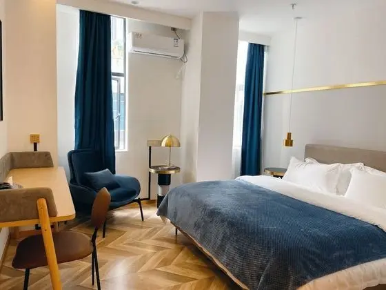 Premium Tek Büyük Yataklı Oda