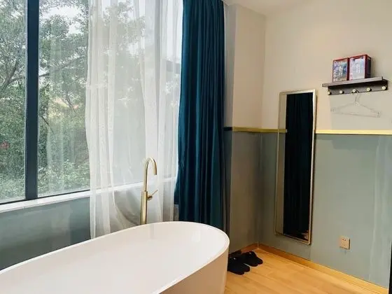 Premium Tek Büyük Yataklı Oda