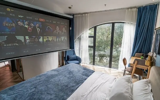 Premium Tek Büyük Yataklı Oda