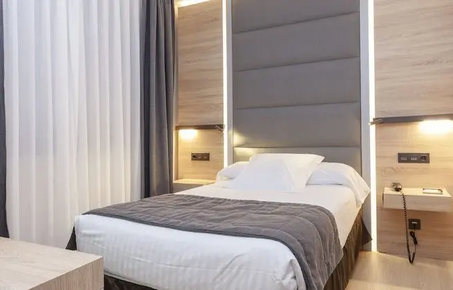 Standard Büyük Yataklı Tek Kişilik Oda