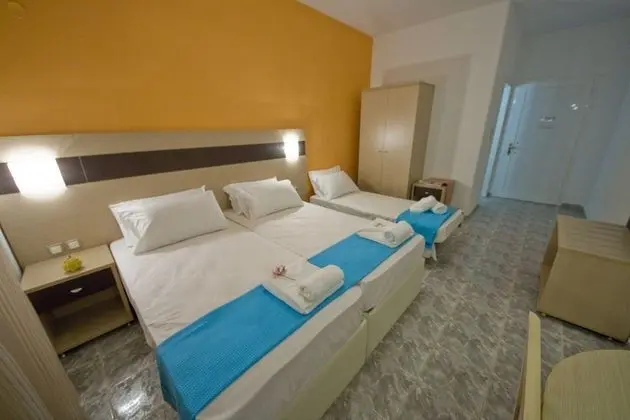 Üç Kişilik Oda