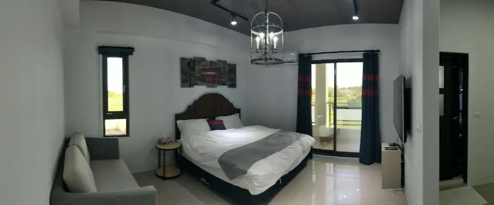 Gallery Üç Kişilik Oda, 1 Büyük (Queen) Boy Yatak ve Çekyat, Balkon