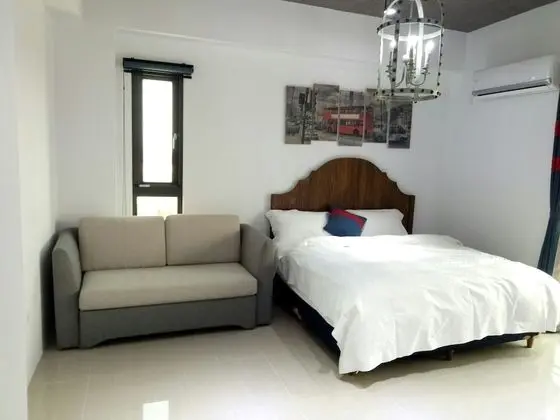 Gallery Üç Kişilik Oda, 1 Büyük (Queen) Boy Yatak ve Çekyat, Balkon