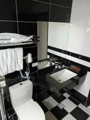 Gallery Üç Kişilik Oda, 1 Büyük (Queen) Boy Yatak ve Çekyat, Balkon
