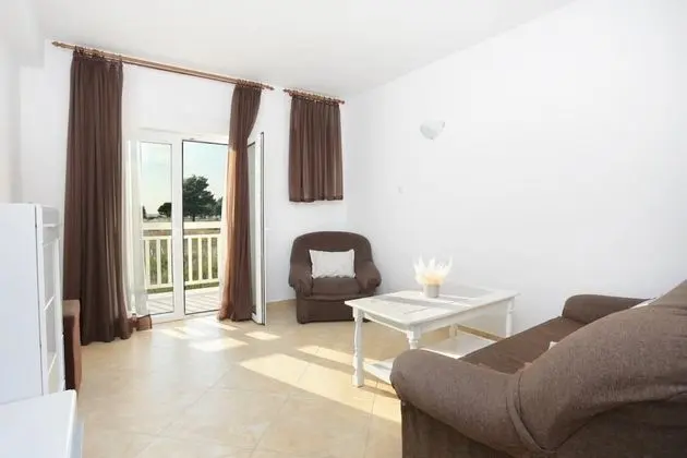 Apart Daire (Lias 2 - with restaurant - A9 drugi k)