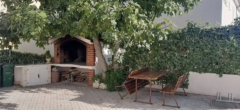 Apart Daire (Lias 2 - with restaurant - A9 drugi k)