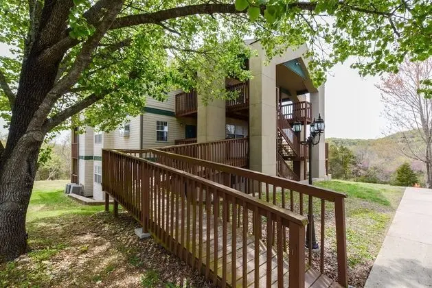 Daire (Libby's Perch - NO STEPS -  OUTDOOR P)