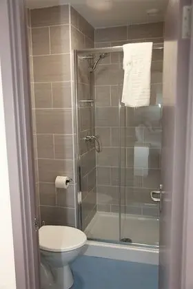 Üç Kişilik Oda