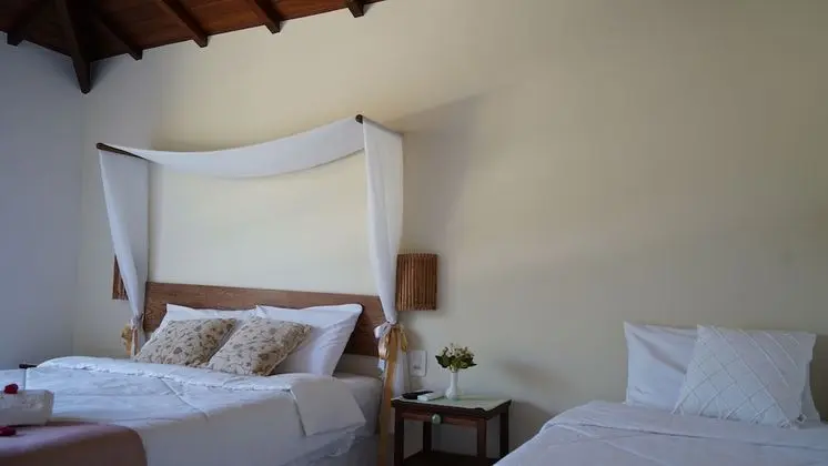 Quarto triplo com sacada - 01