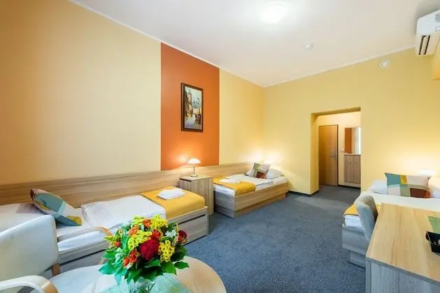 Deluxe Üç Kişilik Oda, 3 Tek Kişilik Yatak