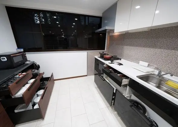 Basic Ev, Sigara İçilmez